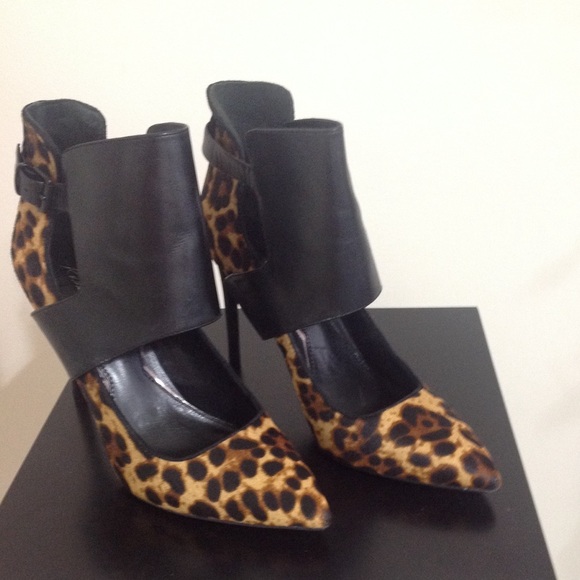 Kenneth Cole Heels - Picture 2 of 6